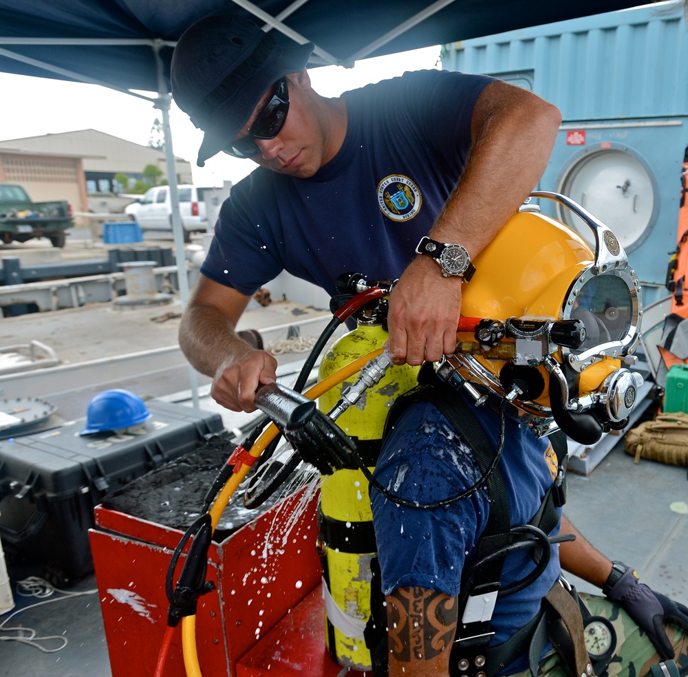 US Navy, US Coast Guard and PRC dive familiarization