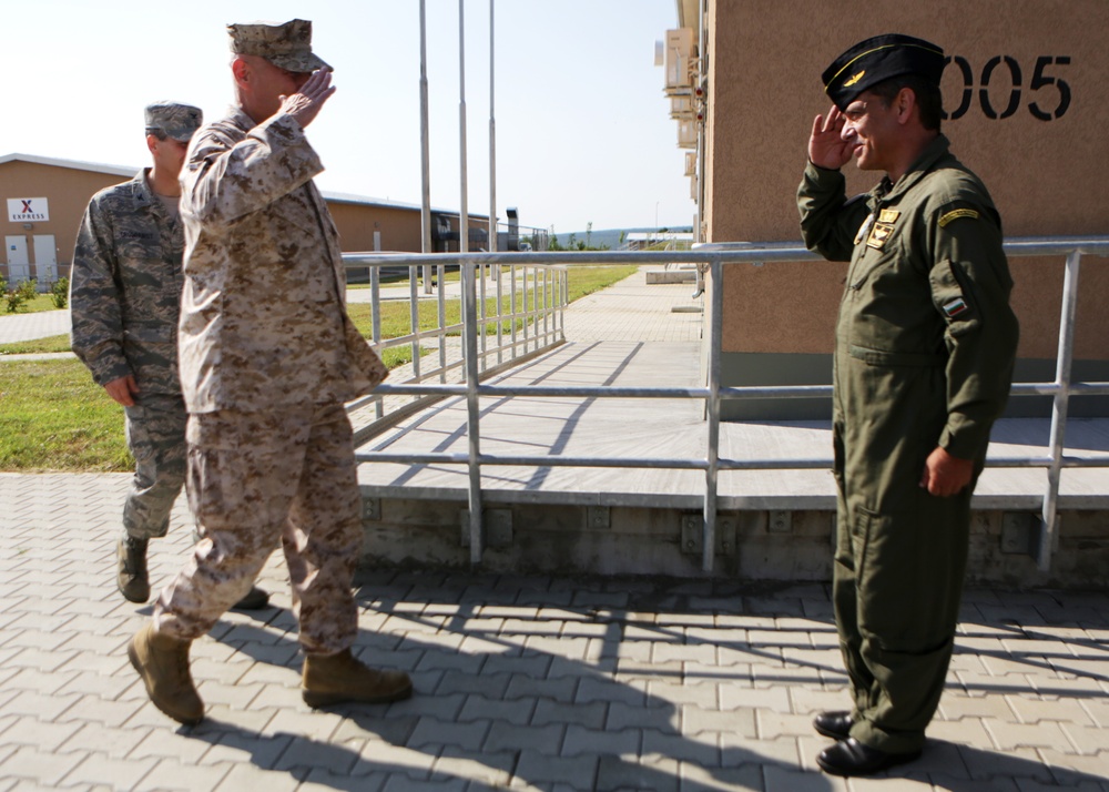 Assistant Commandant of the Marine Corps visits Marines and sailors of exercise Platinum Lion 14