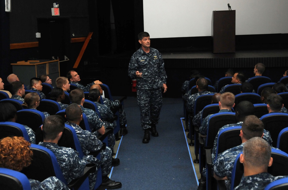 Chief of naval personnel visits Naval Station Rota