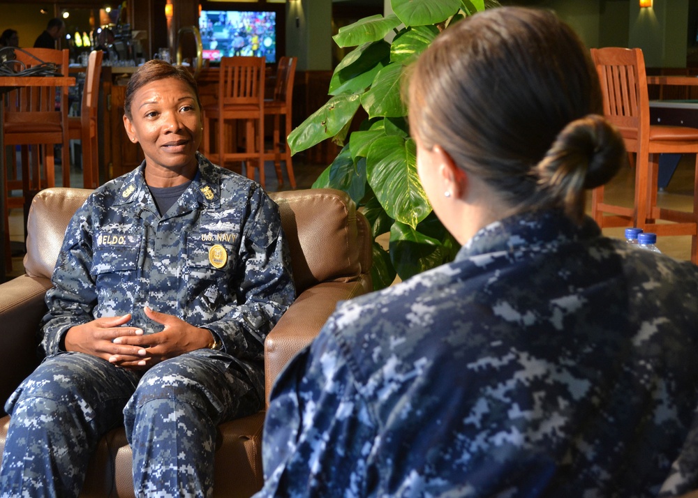 Chief of naval personnel visits Naval Station Rota