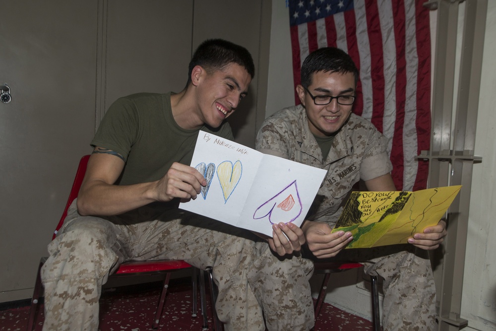 Marines read letters from school children