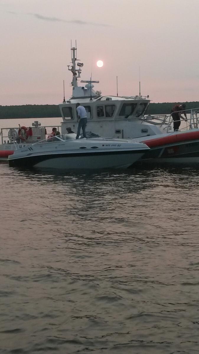 Off-duty Coast Guardsman, Auxiliarist first to scene of boating accident