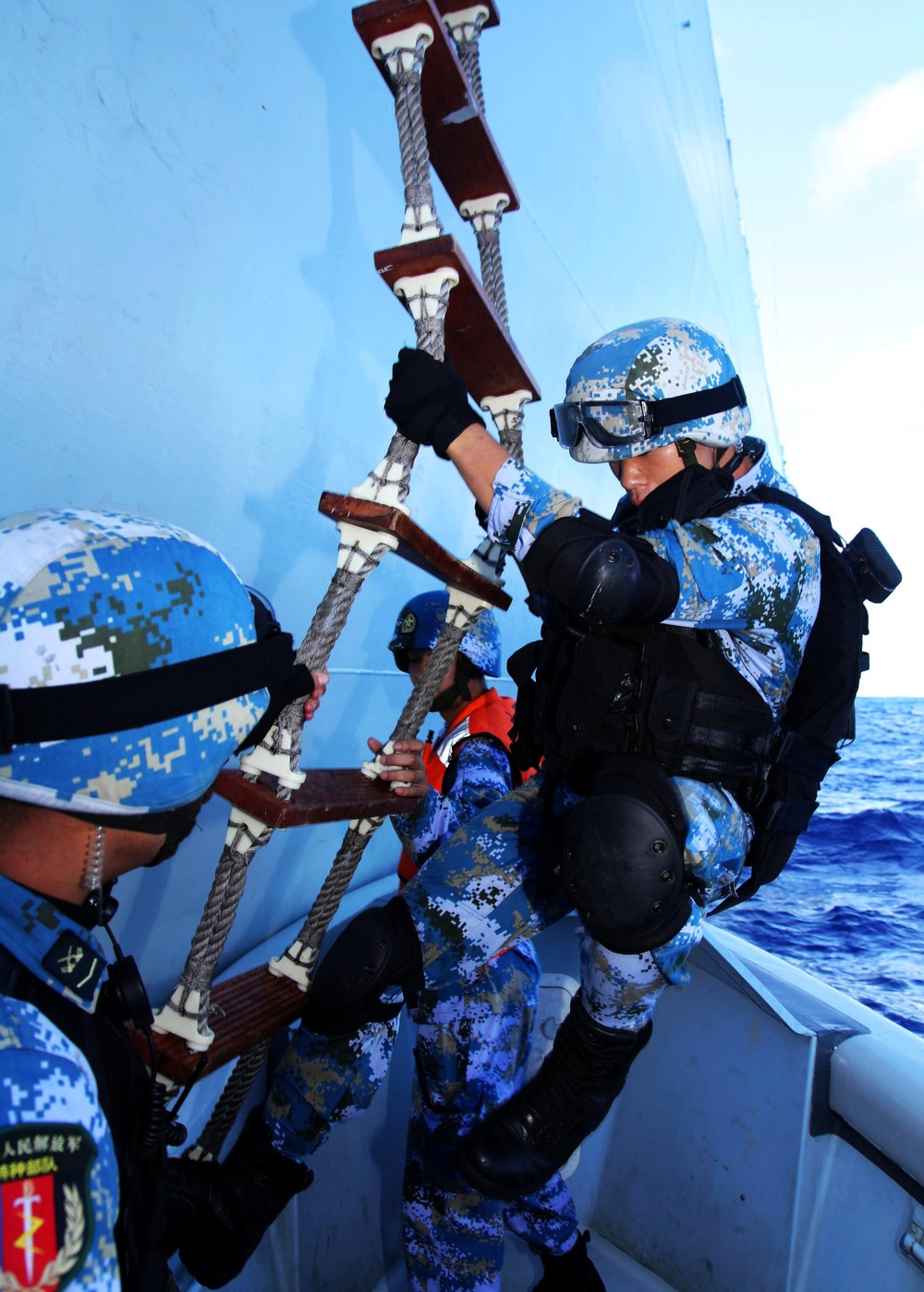 USCGC Waesche and PLA(N) Yueyang participate in MIOEX