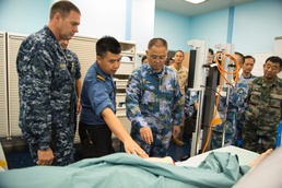 Vice Adm. Jiang tours USNS Mercy