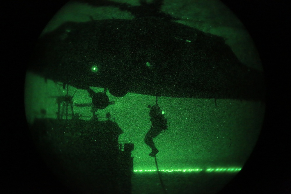 24th MEU's Maritime Raid Force conducts nighttime VBSS exercise