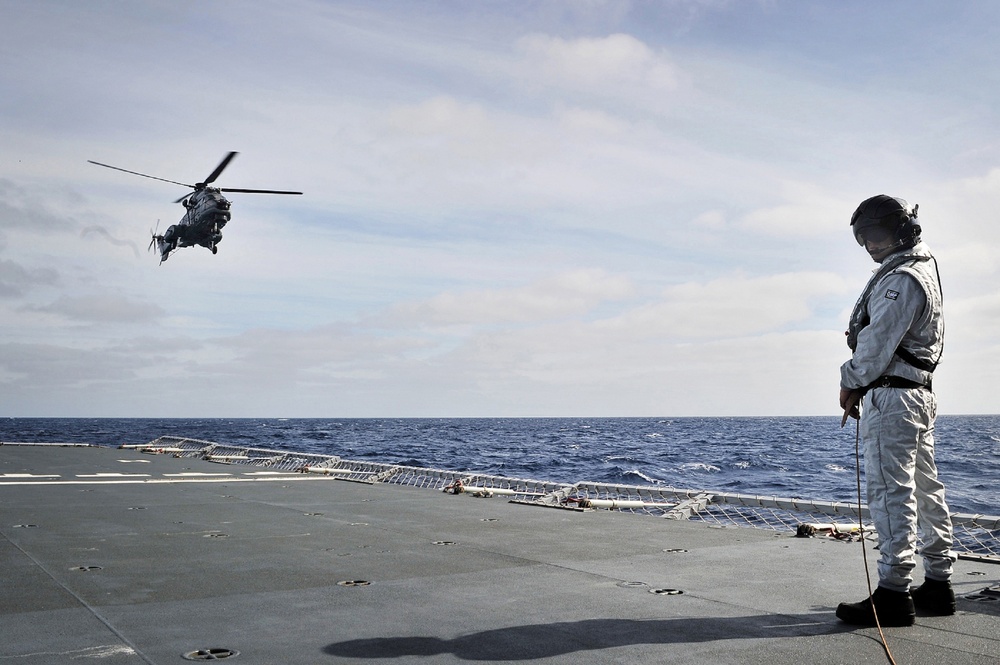 Royal Norwegian navy conducts flight operations with Chilean navy during transit to participate in RIMPAC 2014