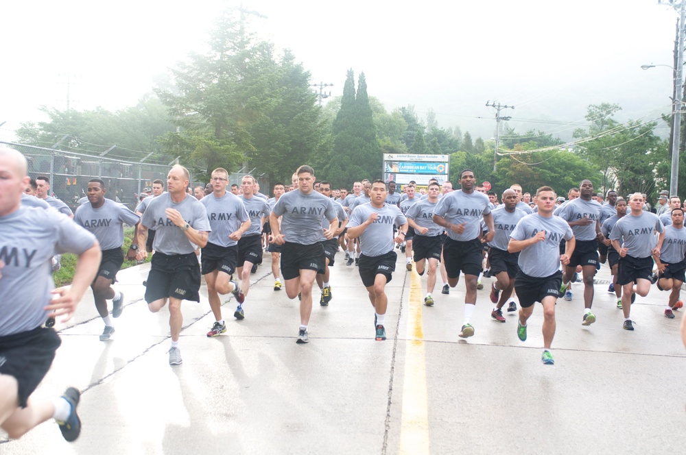 Soldiers compete in the Thunder Fitness Challenge