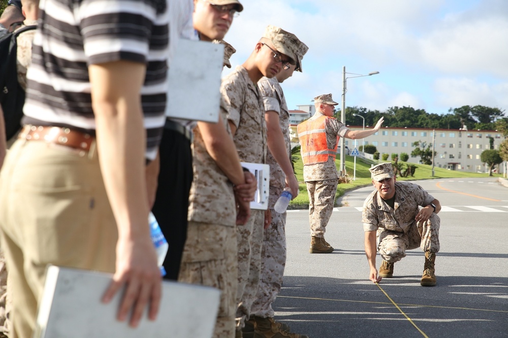 Service members receive roadside investigative training
