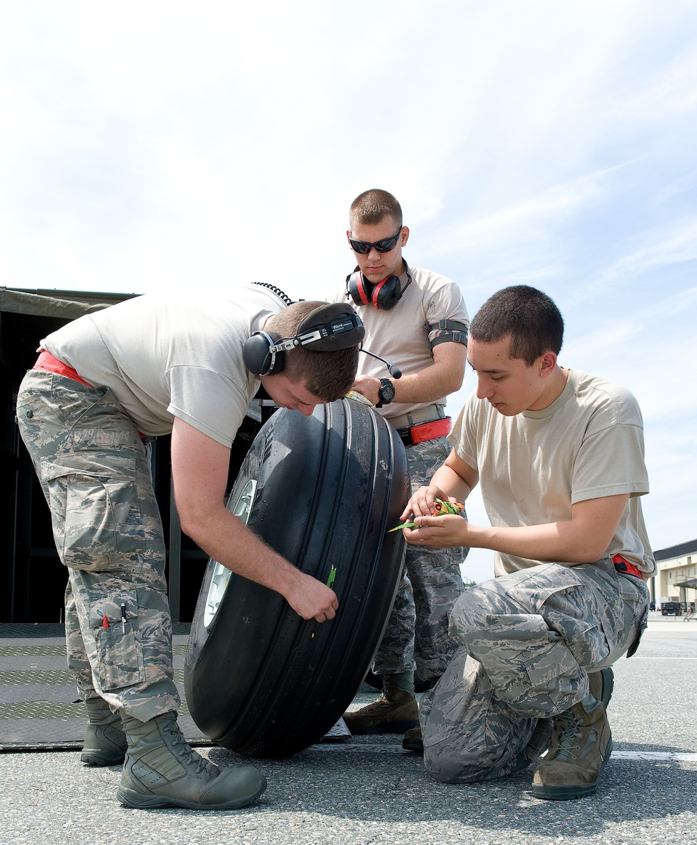 C-17A nose landing gear tire change