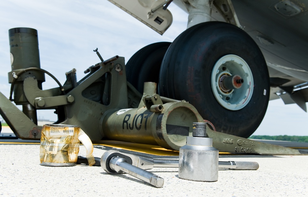 C-17A nose landing gear tire change