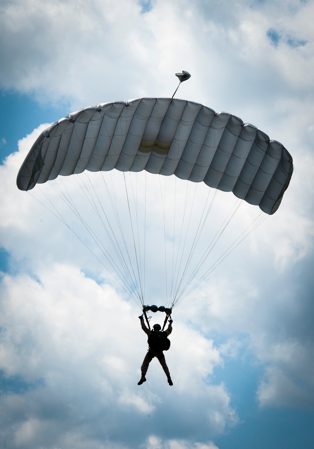 4th Recon conducts jump operations