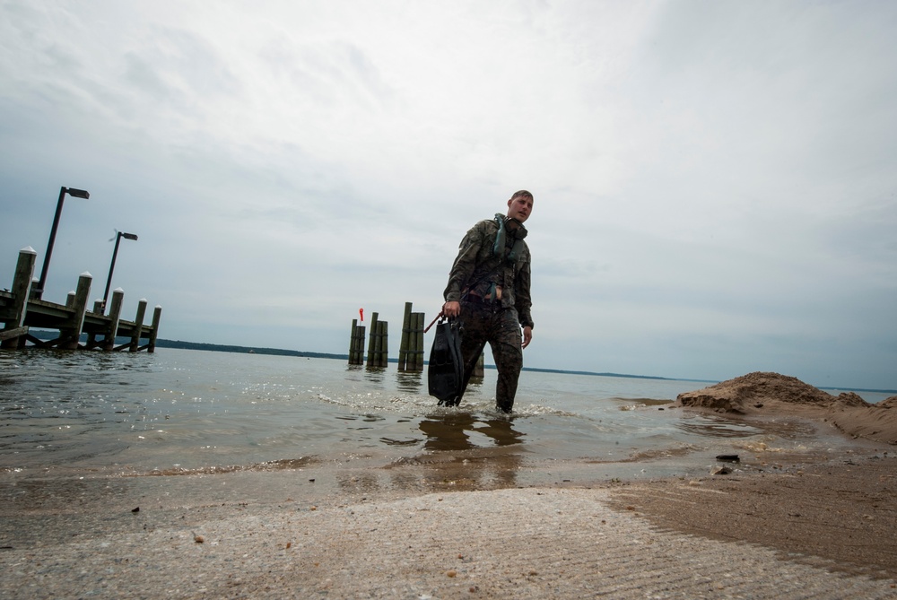 4th Recon conducts amphibious assault operations
