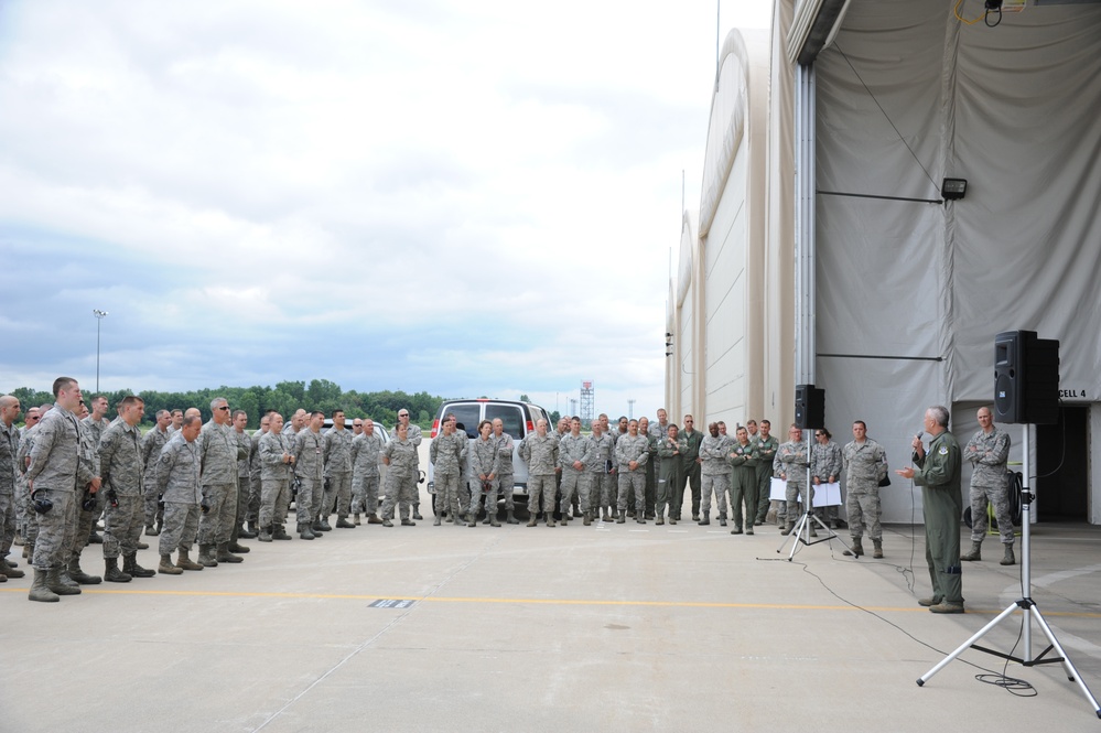 1st Air Force commander visits 180th Fighter Wing