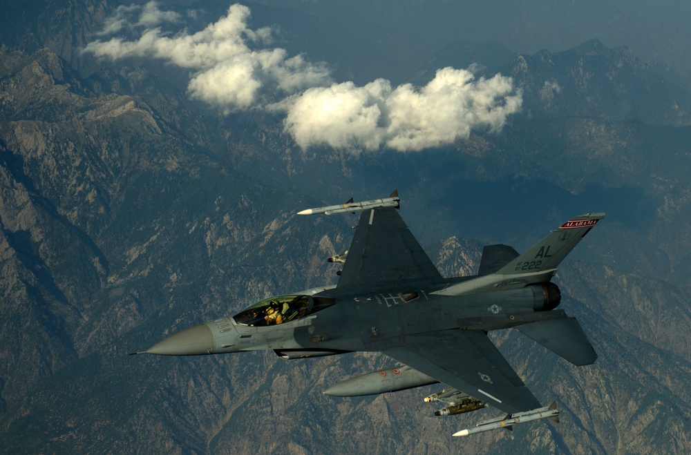 F-16C refuels over Afghanistan