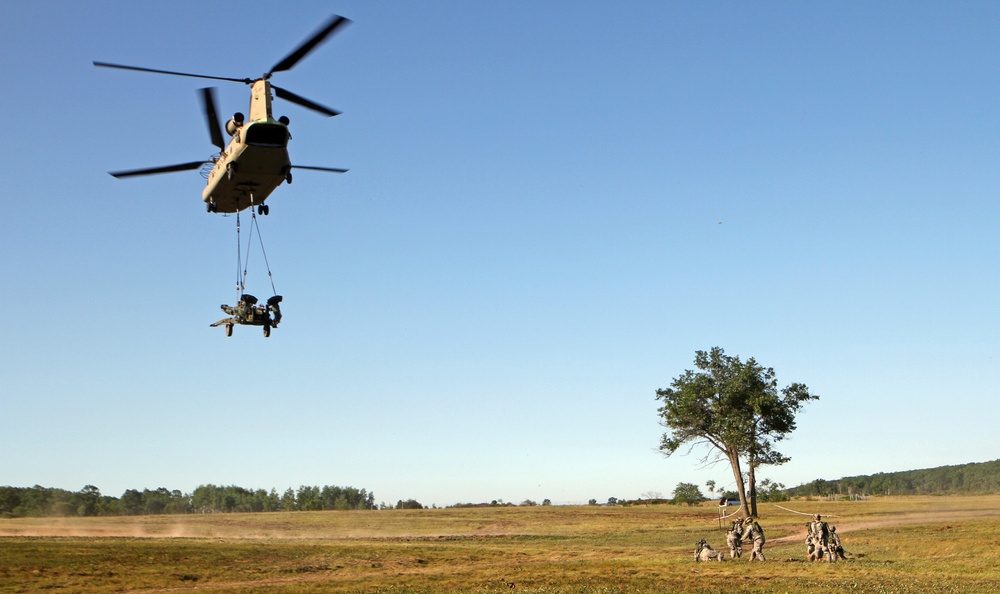 CH-47 Chinook lifts an M777A2 for Artillery Raids during XCTC