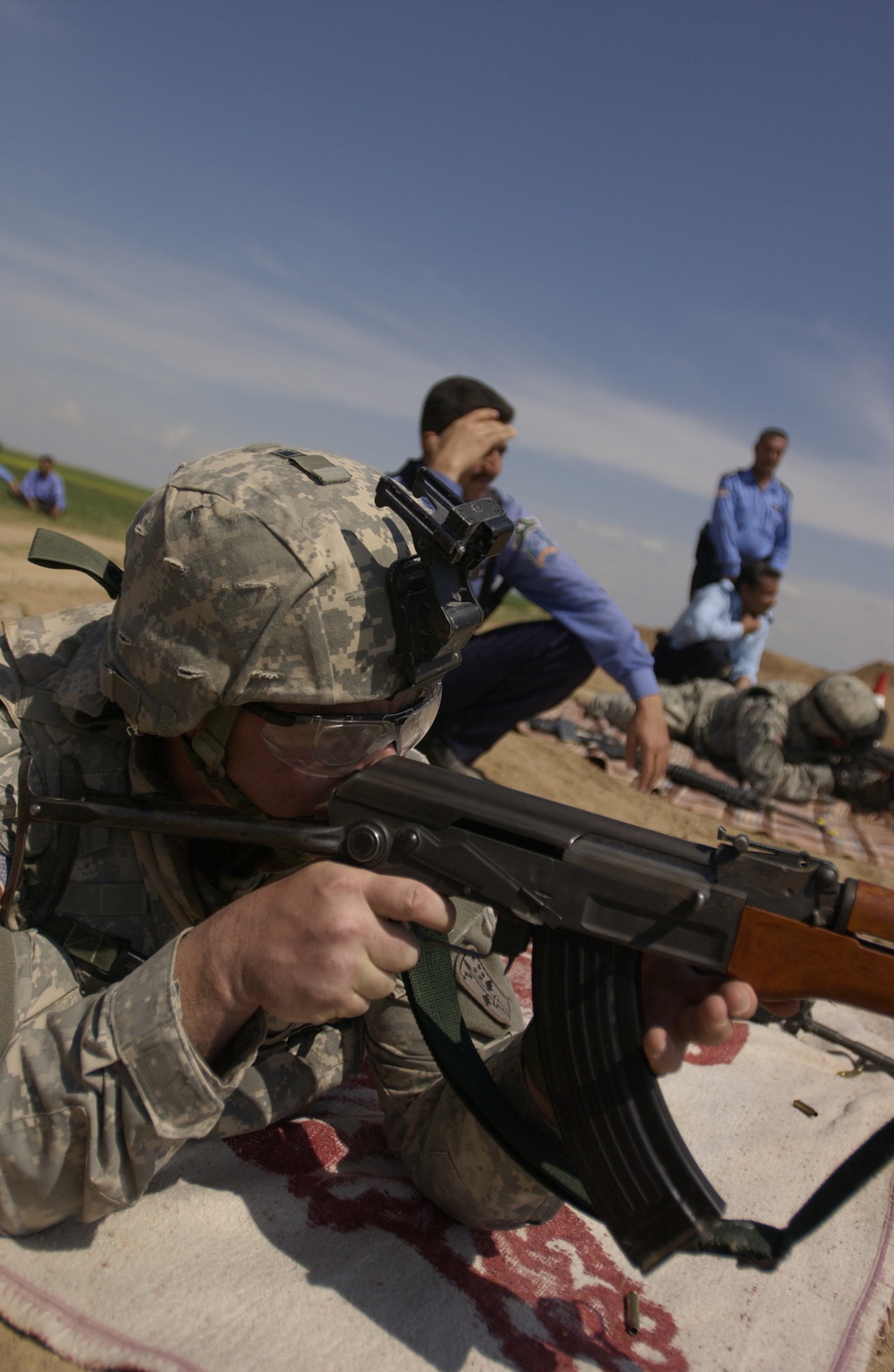 Weapons training with Iraqi Police