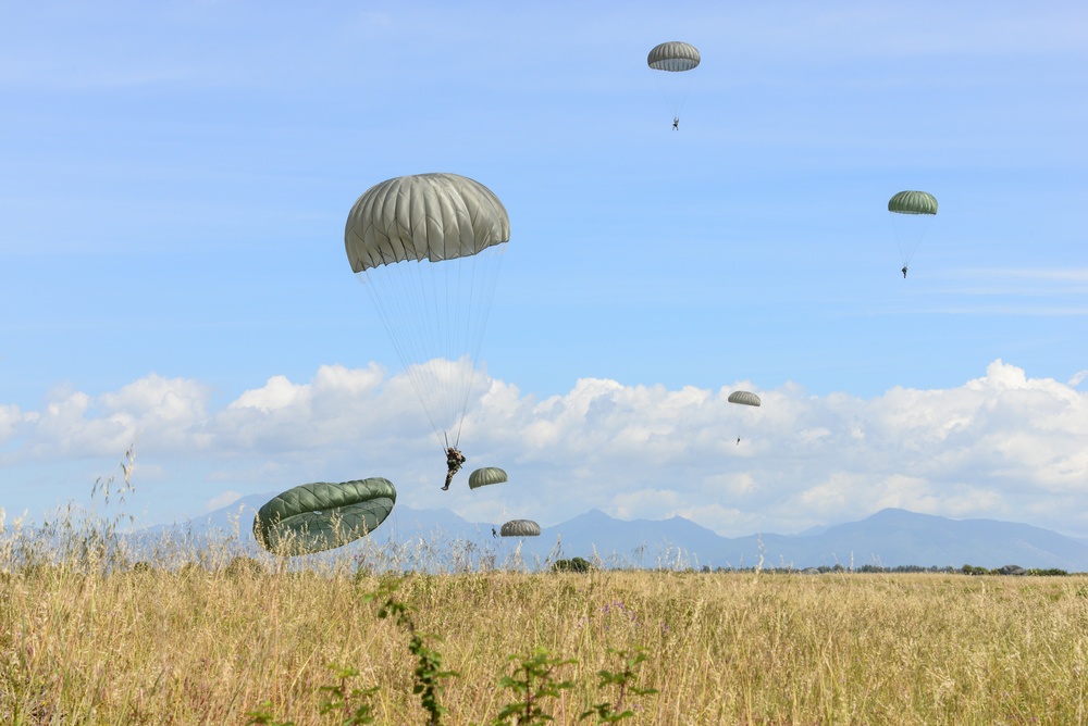 Georgia Air Guard and 82nd Airborne team up to train French Foreign Legion paratroopers