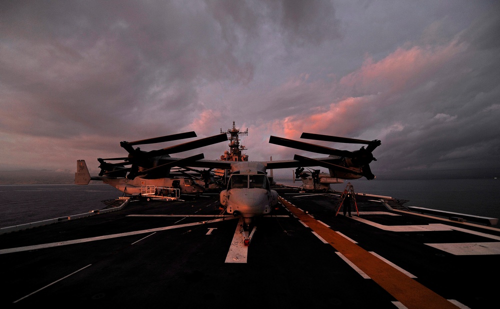 USS Peleliu sails into the sunset during RIMPAC 2014