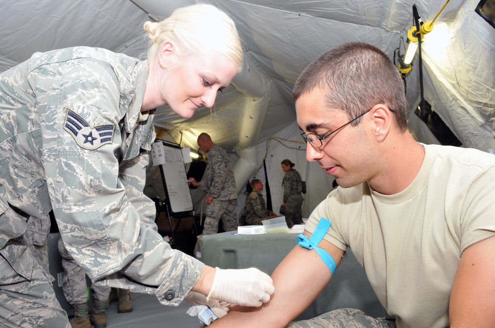 National Guard medics hone skills during PATRIOT 2014
