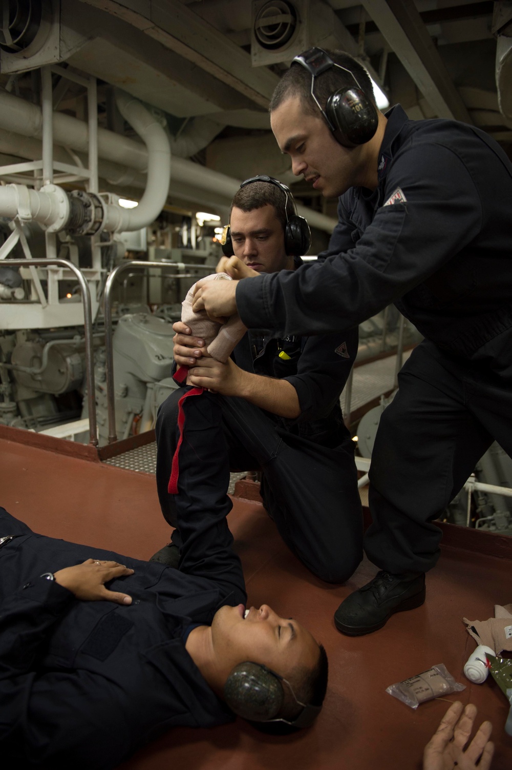 Medical training drills aboard USS Rushmore, RIMPAC 2014