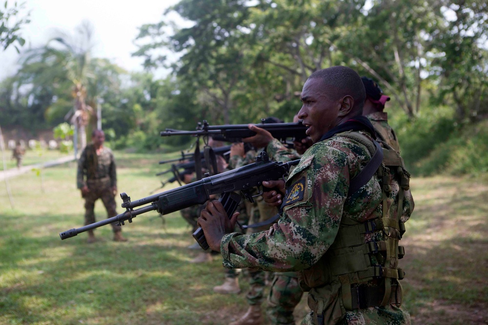 SPMAGTF-South Marines visit Colombia