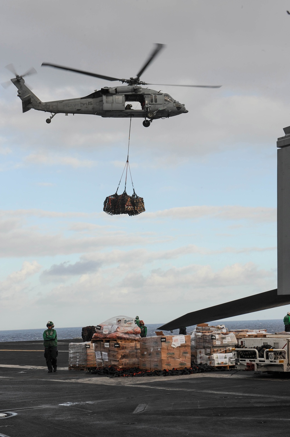 USS Ronald Reagan vertical replenishment