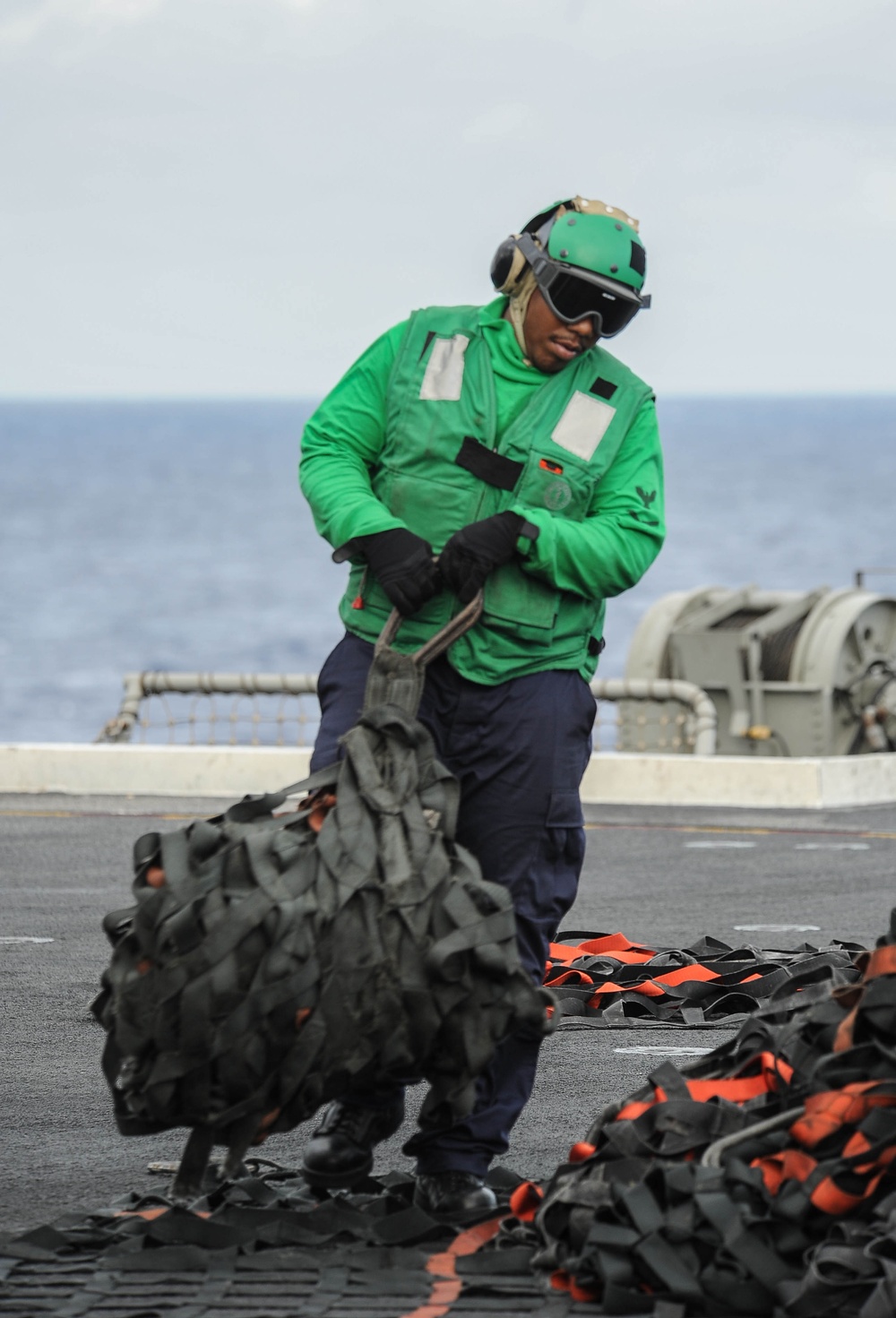 USS Ronald Reagan vertical replenishment