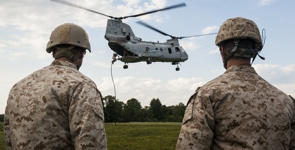 4th Recon conducts HRST operations