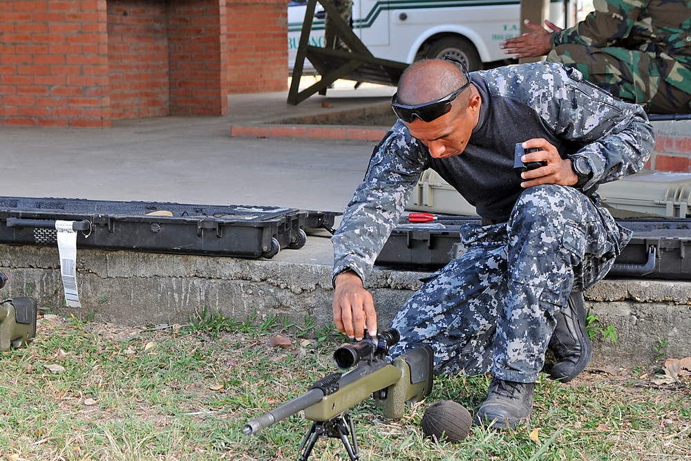 International snipers put their skills to the test during Fuerzas Comando 2014 competition