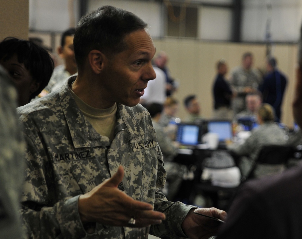 Sgt. Maj. Martinez visits the Vibrant Response 14 command center