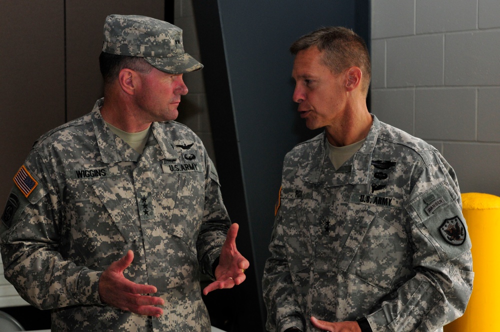 Lt. Gen. Wiggins discusses Vibrant Response with Maj. Gen. Roy