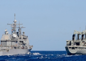 HMAS Success refuels USS Port Royal, RIMPAC 2014