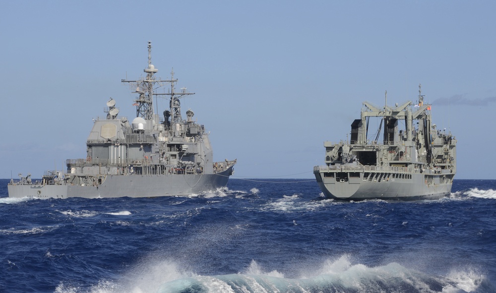 HMAS Success refuels USS Port Royal, RIMPAC 2014