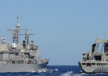 HMAS Success refuels USS Port Royal, RIMPAC 2014