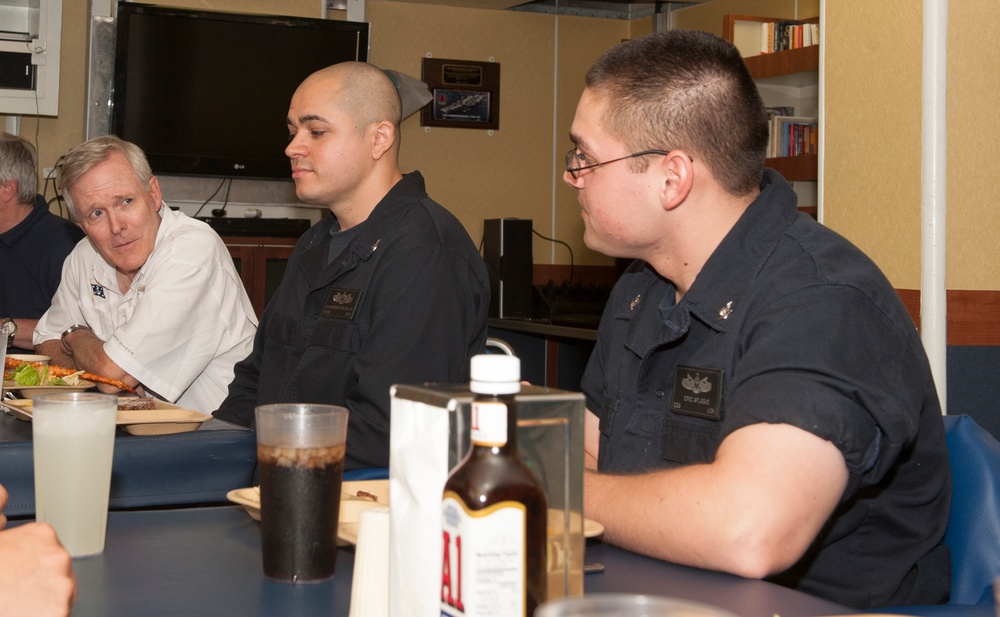 SECNAV visits USS Independence (LCS 2), RIMPAC 2014