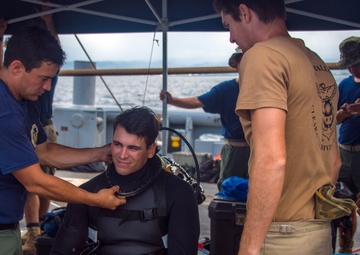 Diving operations, RIMPAC 2014