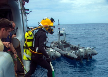 Diving operations, RIMPAC 2014