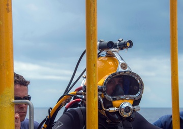 Diving operations, RIMPAC 2014