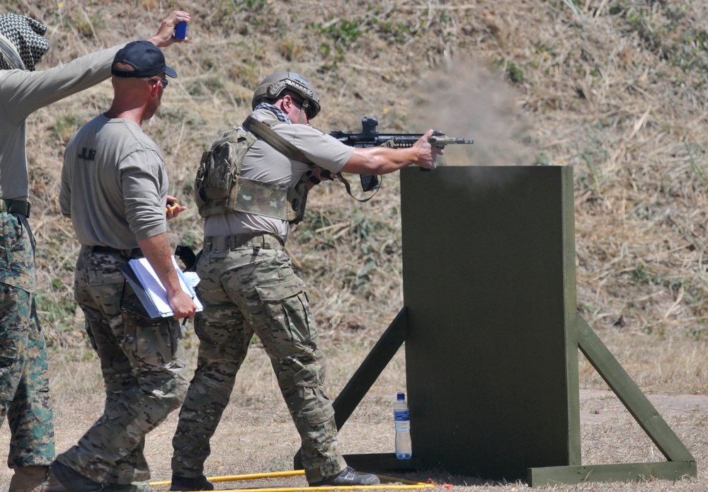 Critical tasks events take speed, precision during Fuerzas Comando 2014