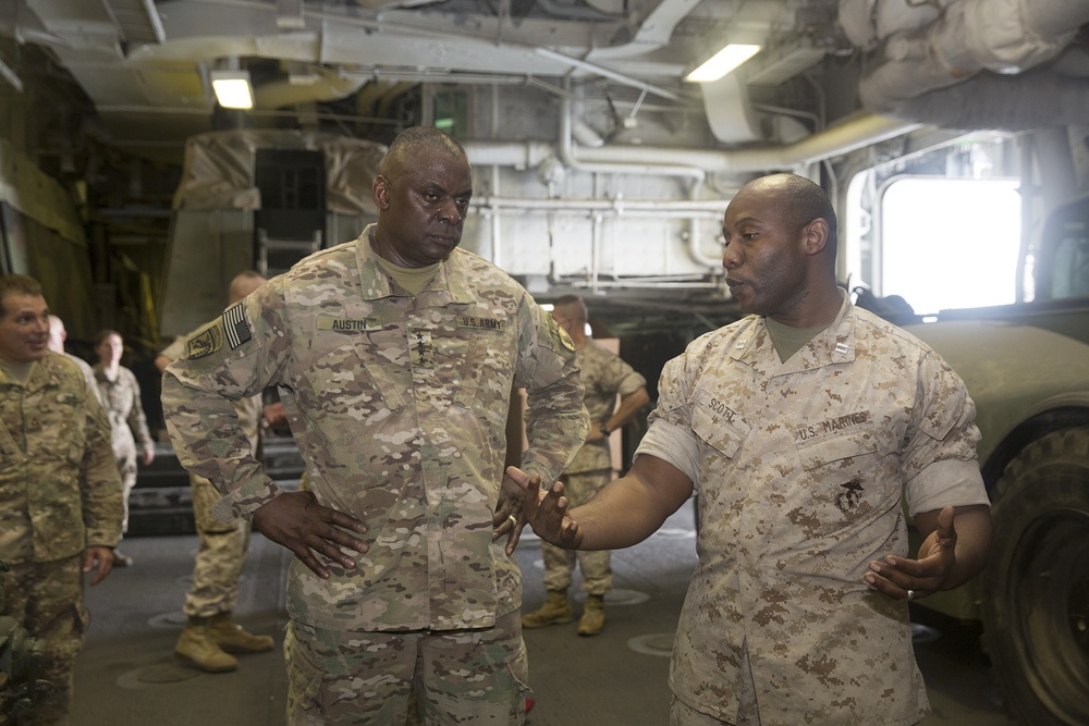 CENTCOM commander visits USS Bataan