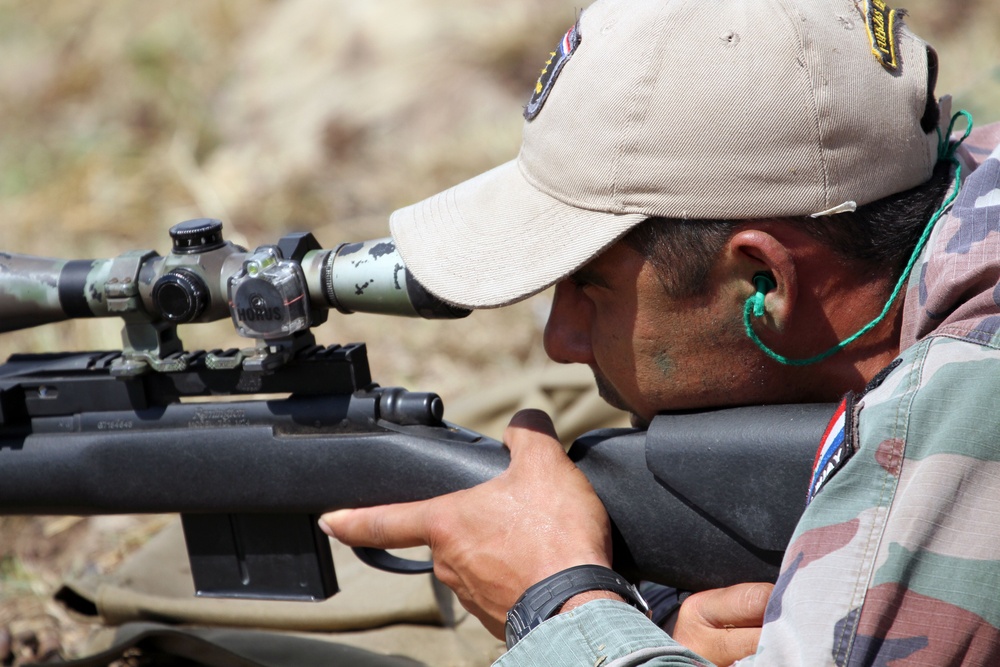 Snipers compete in unknown distance/stalk events at Fuerzas Comando 2014