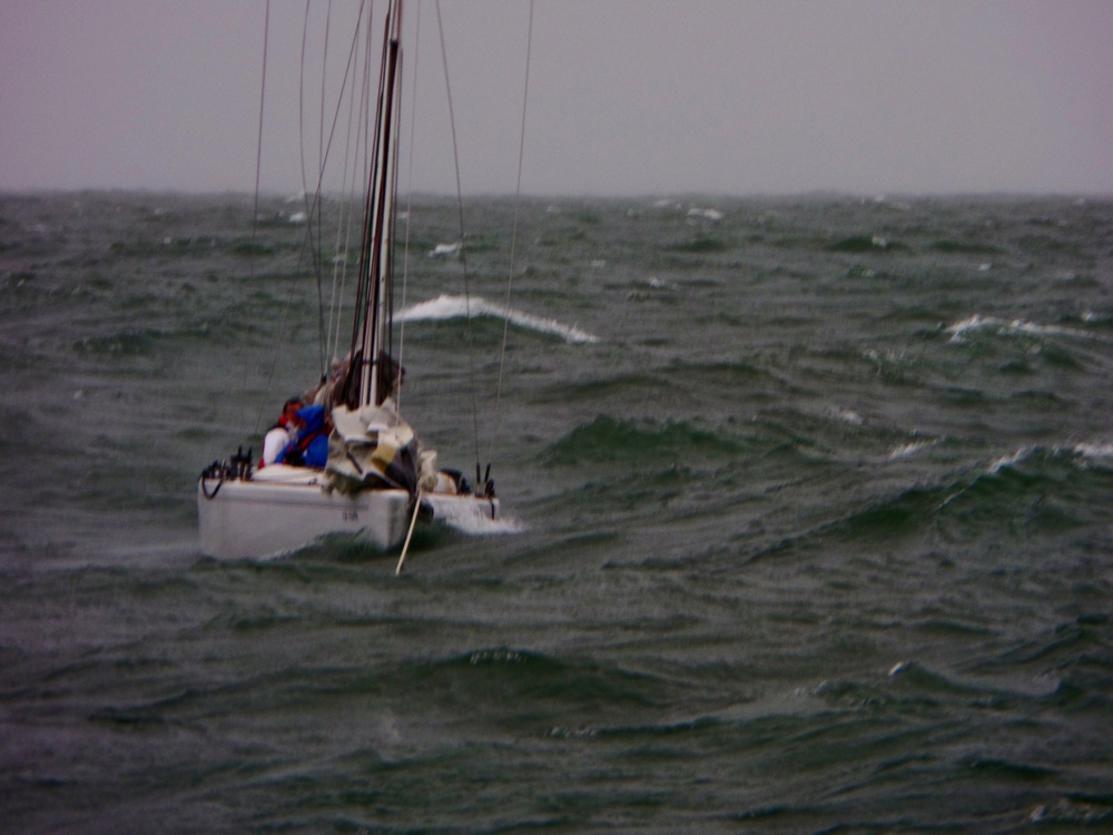30-foot sailboat beset by weather in Lake Ontario