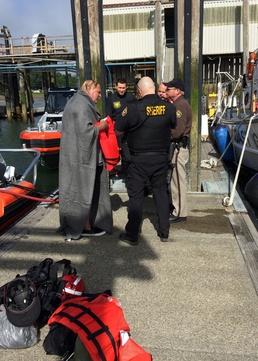 Coast Guard rescues man from Grounded vessel near Clatsop Spit, Ore.
