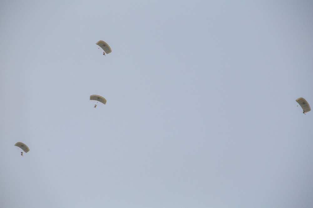 Air Delivery Marines conduct parachute training