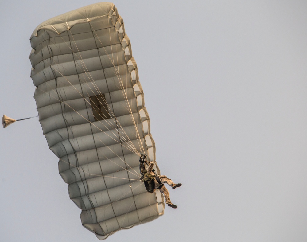 Air Delivery Marines conduct parachute training