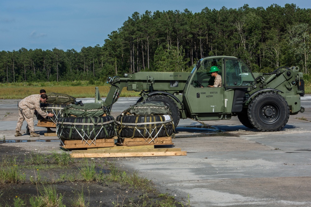 Air Delivery Marines conduct parachute training