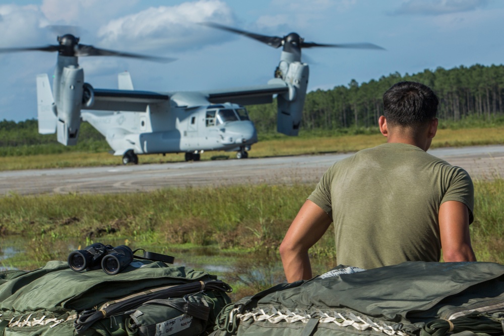 Air Delivery Marines conduct parachute training