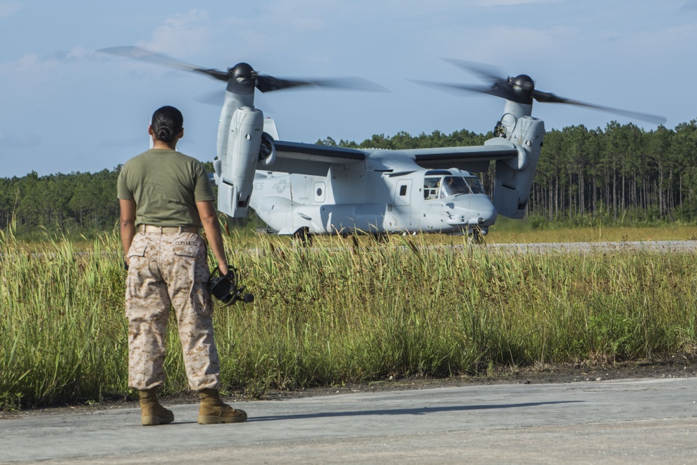 Air Delivery Marines conduct parachute training