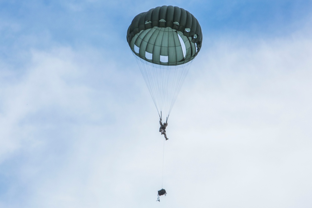 Air Delivery Marines conduct parachute training