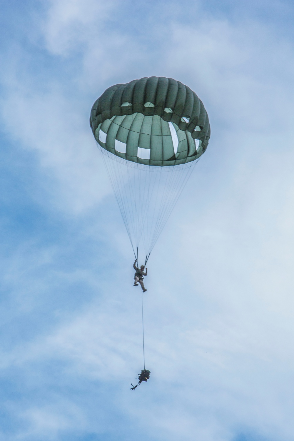 Air Delivery Marines conduct parachute training